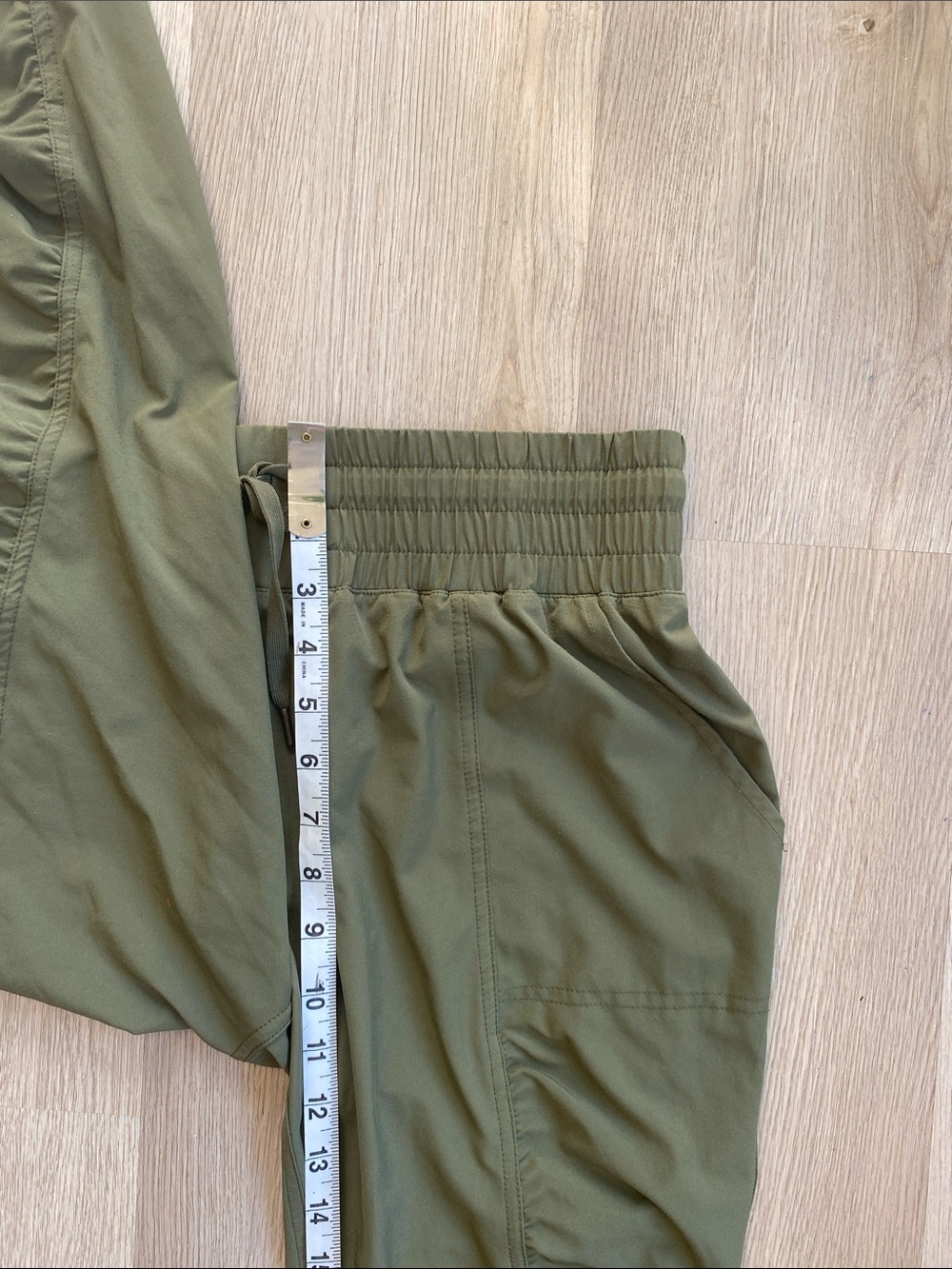 PrAna Olive Green Ruched Tie Hem Crop Pants | Stretch Travel Hiking Joggers M - Picture 10 of 11